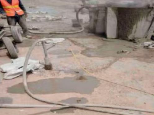 万宁水泥混凝土路面板底注浆技术 路面脱空注浆整治方案