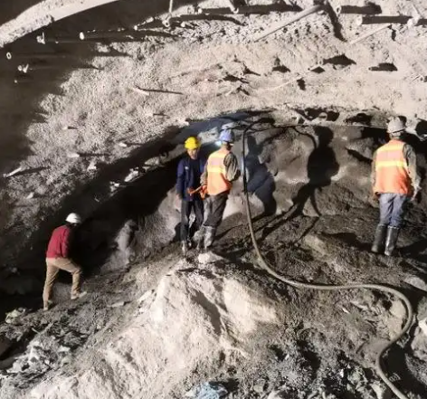 万宁拱顶带模注浆料的施工流程及注意事项